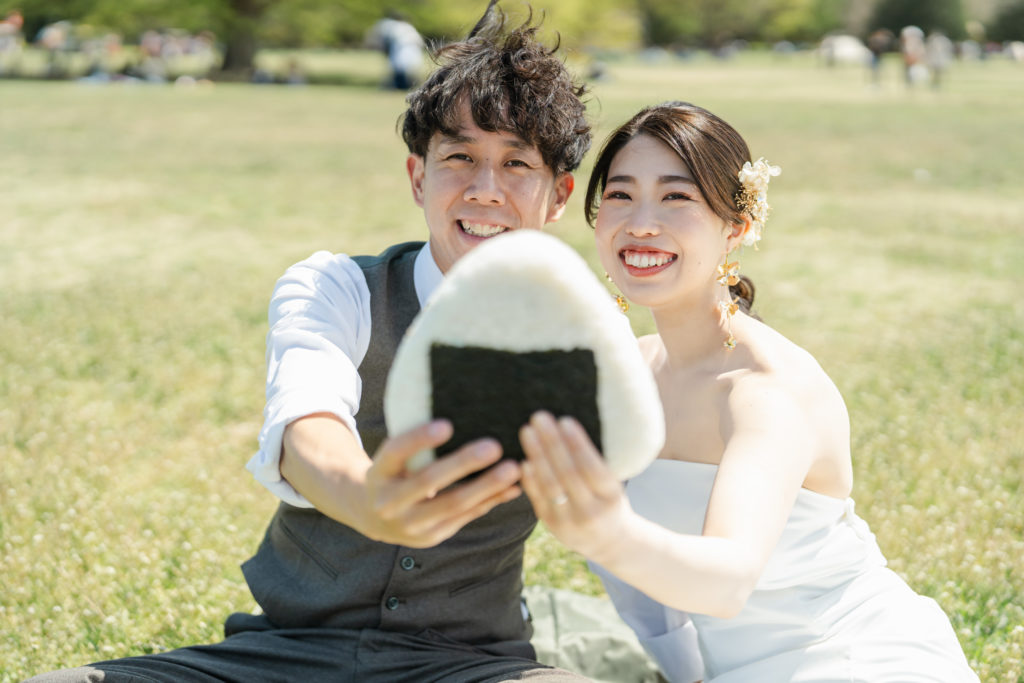 自然な笑顔を大切にした東京・沖縄の前撮りウェディングフォト