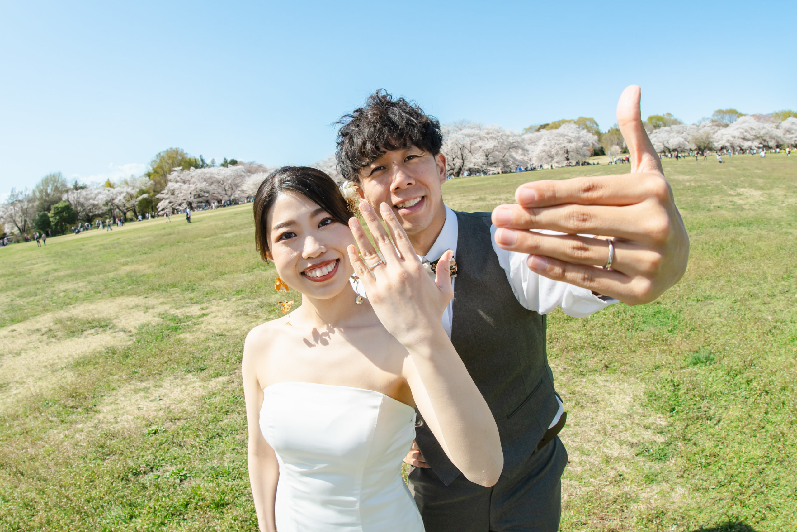 前撮りでフリーカメラマンが人気な理由を自由度やカスタマイズ性、人柄の視点から解説するブログ記事のアイキャッチ画像