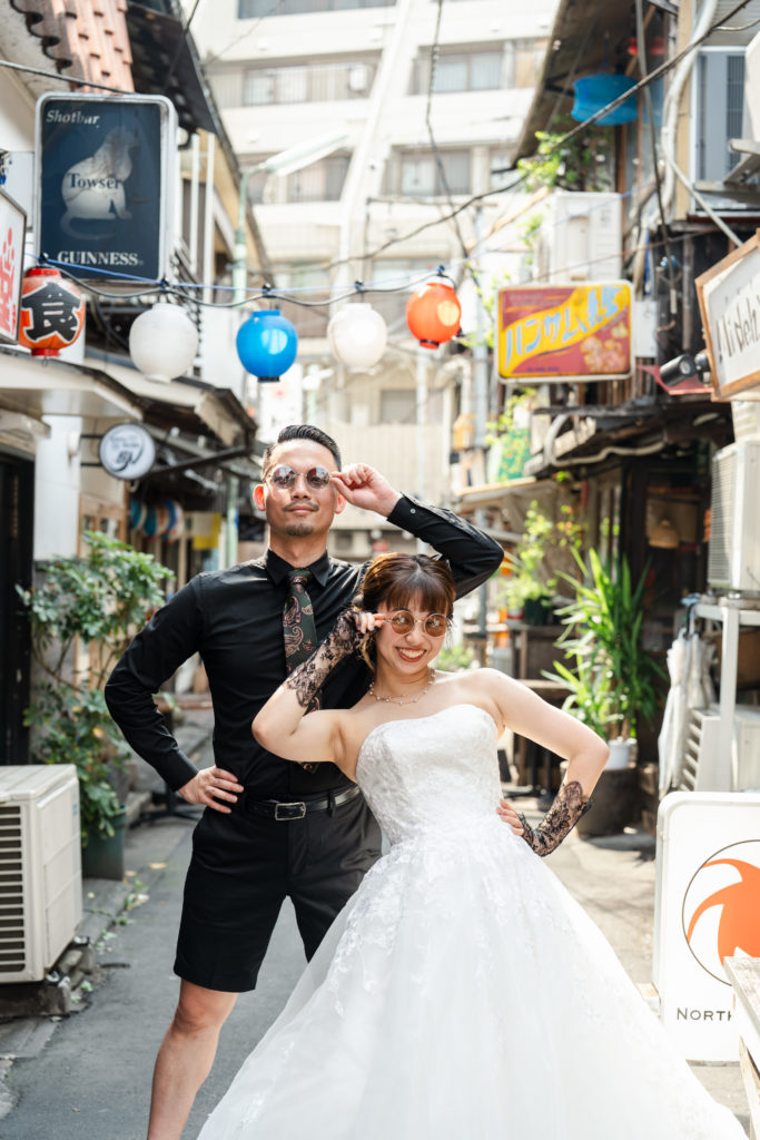 東京・沖縄を拠点に前撮りを行うふたりらしい楽しむ新郎新婦のウェディングフォト