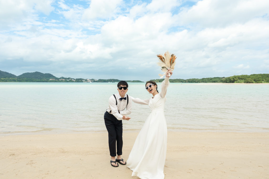 ポーズを決めすぎず自然な表情を残した楽しいカジュアル前撮り